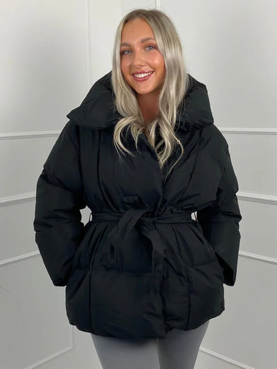 Karly™ | Kurze Pufferjacke mit Gürtel